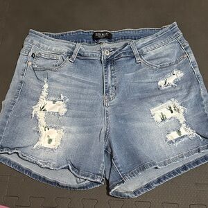 Judy Blue 1XL Women's Distressed Denim Shorts - Light Blue